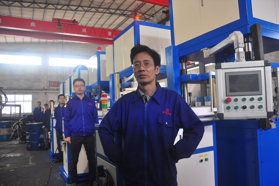 全自動(dòng)上下料液壓機(jī)生產(chǎn)線